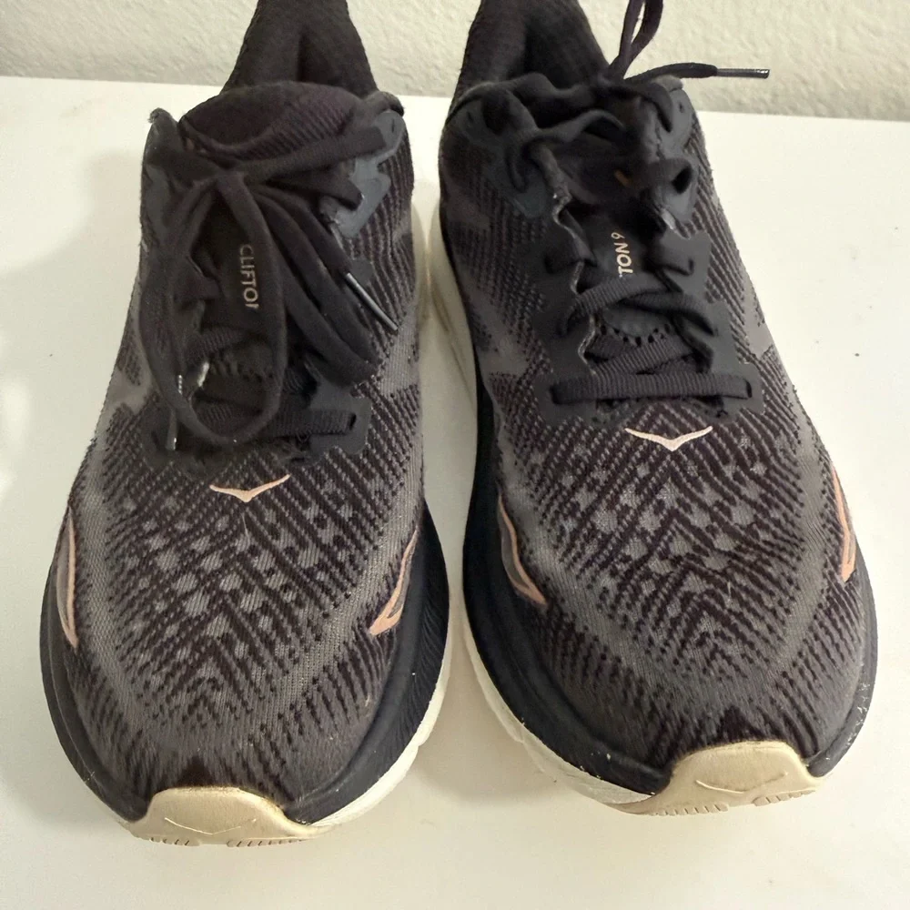 Hoka women size 7 Clifton 9Black and Pink Athletic Shoes - Picture 5 of 8
